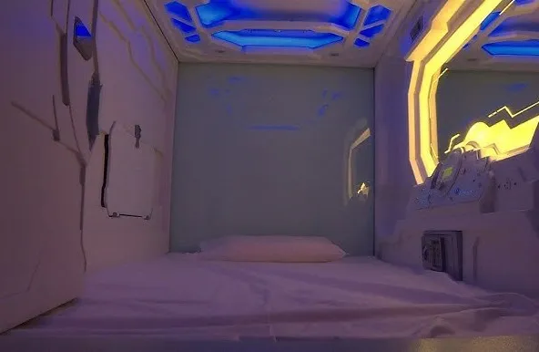 hotel capsula 09082024
