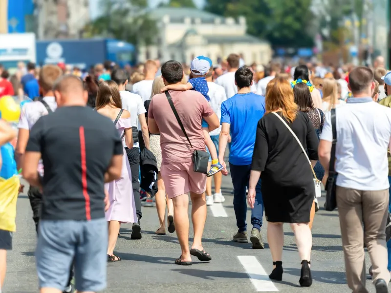 ine-poblacion-espana-crecimiento-pib-empleo-2026 España alcanza los 49 millones de residentes con un PIB al 0,8% y paro bajo el 10%. El INE analiza cómo el empleo impulsa este récord histórico en 2026
