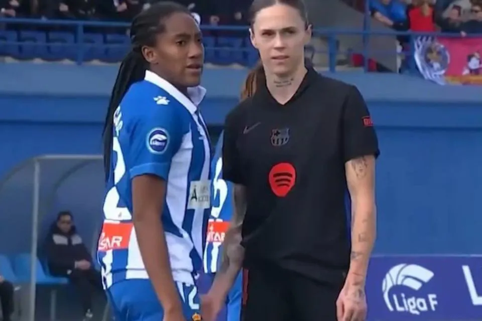 El Espanyol denuncia el "inaceptable" tocamiento de Mapi León a Daniela Caracas en el derbi - Foto: El País