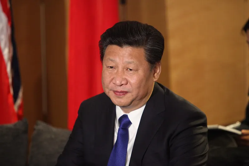 Presidente de China, Xi Jinping en Londres (2015)|Foto: Foreign, Commonwealth & Development Office / Flickr La guerra comercial entre Estados Unidos y China, intensificada por los aranceles de Trump, está provocando una significativa reducción en la importación de películas estadounidenses en China, lo que podría afectar gravemente a la industria cinematográfica de Hollywood y su acceso a un mercado clave.
