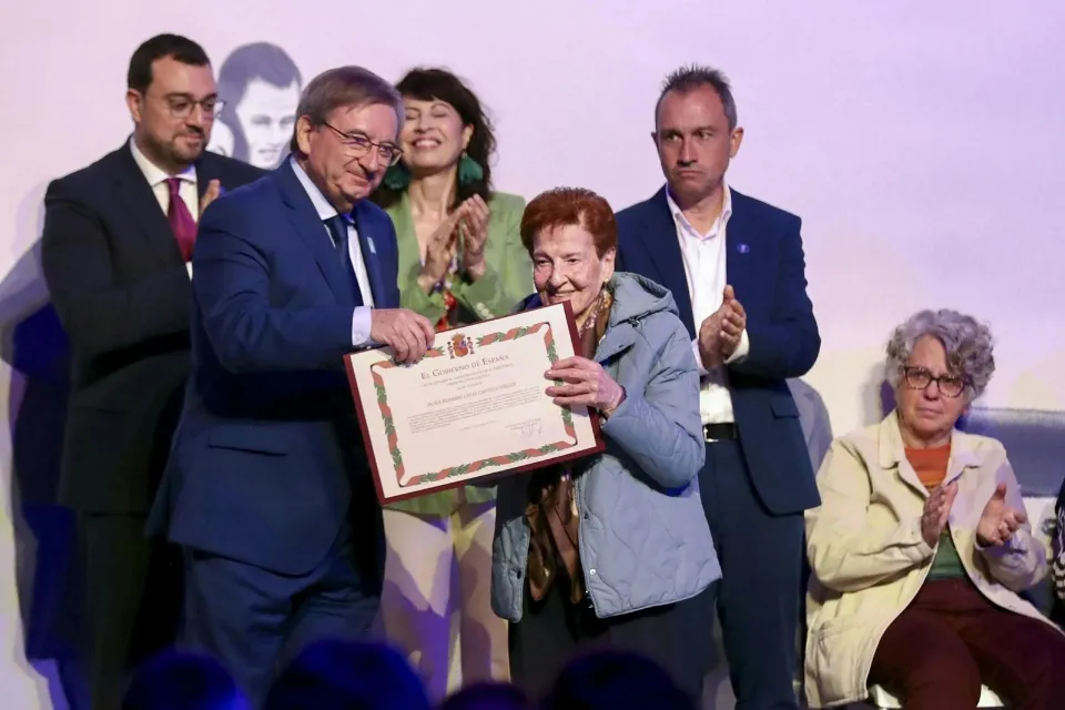 Acto institucional de homenaje al exilio republicano español|Foto: EFE/J.L.Cereijido El Gobierno rinde homenaje en el 86 aniversario del exilio republicano español a los niños de la guerra