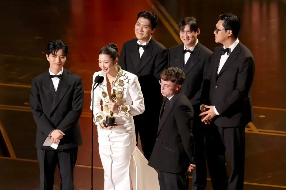 Ejae junto a los productores de 'Golden' recibieron el Oscar por "Mejor canción original" | Foto:  Kevin Winter / Getty