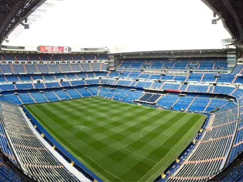 Santiago Bernabéu | Tripadvisor Vista panorámica del nuevo Santiago Bernabéu con techo retráctil y pantalla 360°, escenario de grandes partidos, conciertos y eventos globales
