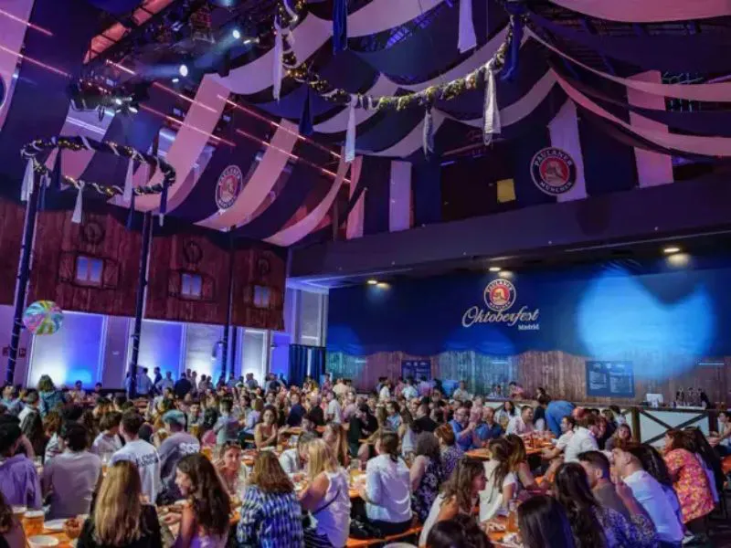 Oktoberfest 2025: ocho ciudades españolas celebran la icónica fiesta bávara de la cerveza|Foto: Europa Press El Oktoberfest 2025 llega a ocho ciudades españolas con cerveza Paulaner, gastronomía bávara y música en directo

                   