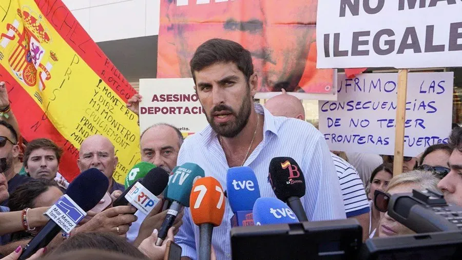 El presidente de VOX en la Región de Murcia, José Ángel Antelo, en Torre Pacheco|Foto: EFE/Vox/Daniel Sabiote La Fiscalía abre diligencias contra el presidente de Vox en Murcia por delitos de odio

