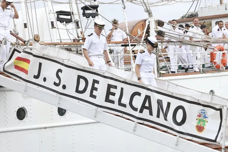Princesa de Asturias, Leonor de Borbón, en su llegada a Panamá | Foto: EFE/ Casa De S.M. El Rey / José Jiménez Llegada de la princesa de Asturias, Leonor desembarcando del buque escuela a su llegada a Panamá 