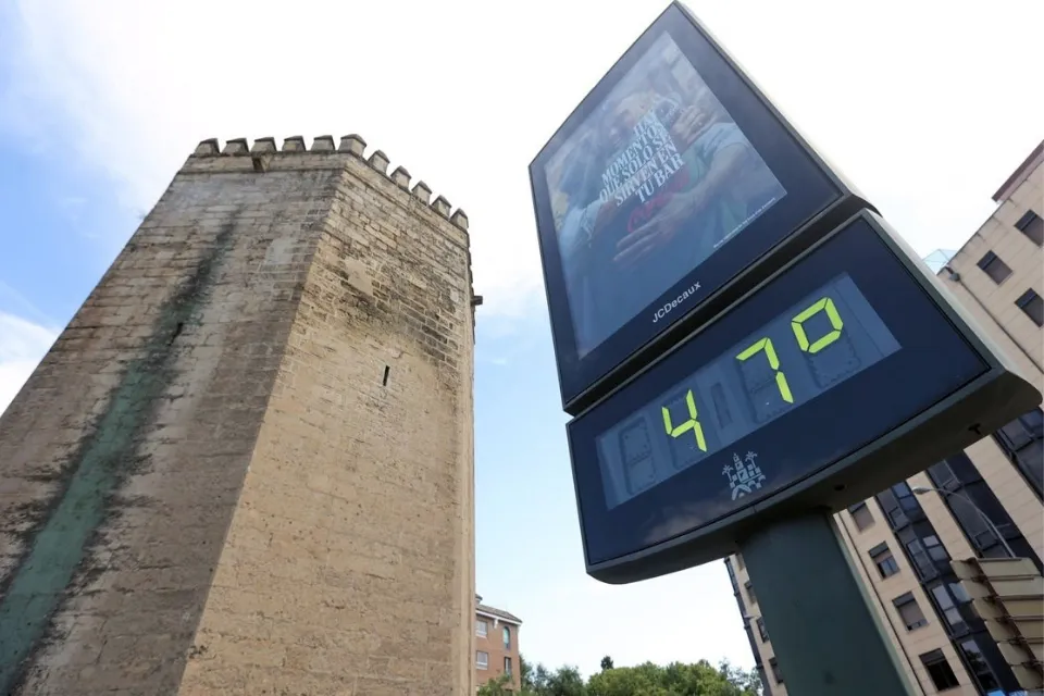 Ola de calor en Córdoba con alerta naranja|Foto: ABC/Valerio Merino Olas de calor sin precedentes se extienden por el sur de Europa con temperaturas sobre los 43 °C 