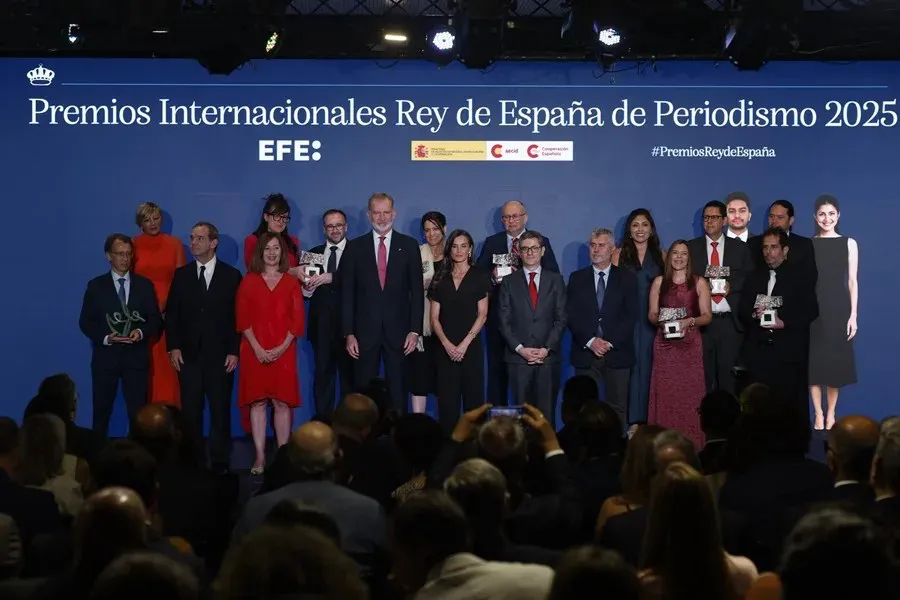 Los reyes Felipe VI y Letizia posan en los Premios Rey de España de Periodismo|Foto: EFE/Juanjo Martín Los Premios Rey de España apoyan la lucha por la libertad de prensa en Latinoamérica