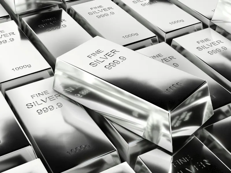 precio-de-la-plata-en-máximos-históricos El precio de la plata supera los 55 dólares por onza y marca un récord histórico. Analistas apuntan a la posible bajada de tipos de la Fed, la escasez de reservas en China y la especulación como factores clave