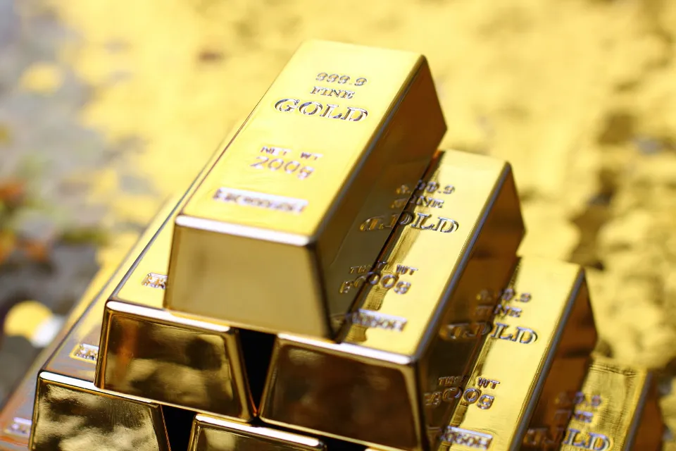 Trump excluye el oro de aranceles y provoca fuerte caída en el mercado Trump excluye el oro de aranceles y provoca fuerte caída en el mercado. El oro cae 2,44% 