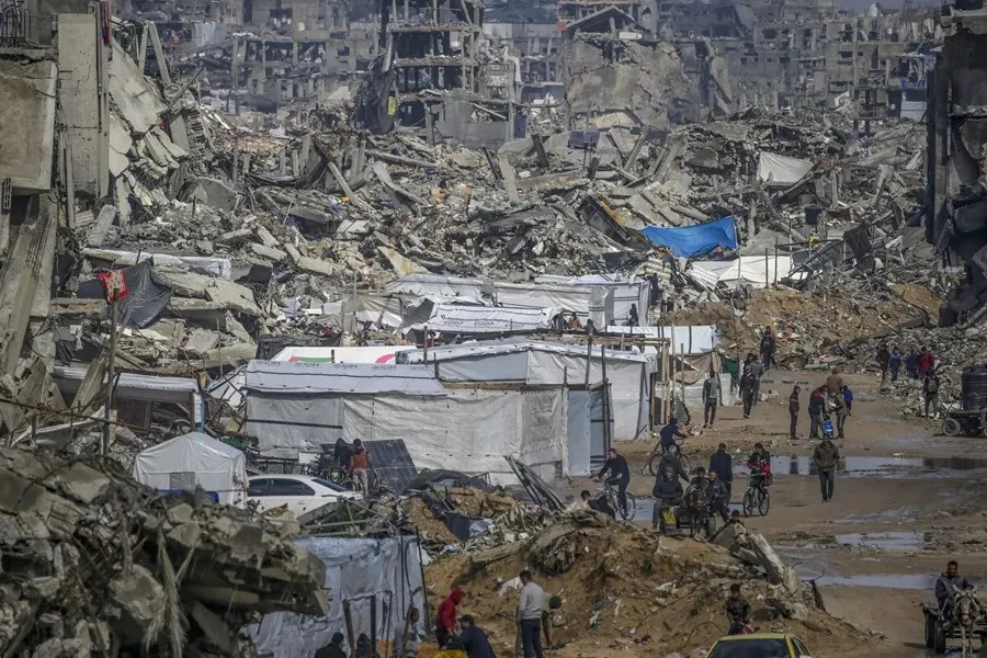 Refugios de familias palestinas /Foto: EFE/EPA/Mohammed Saber Un coste estimado de 6.000 millones de dólares tendrá el plan urgente y 