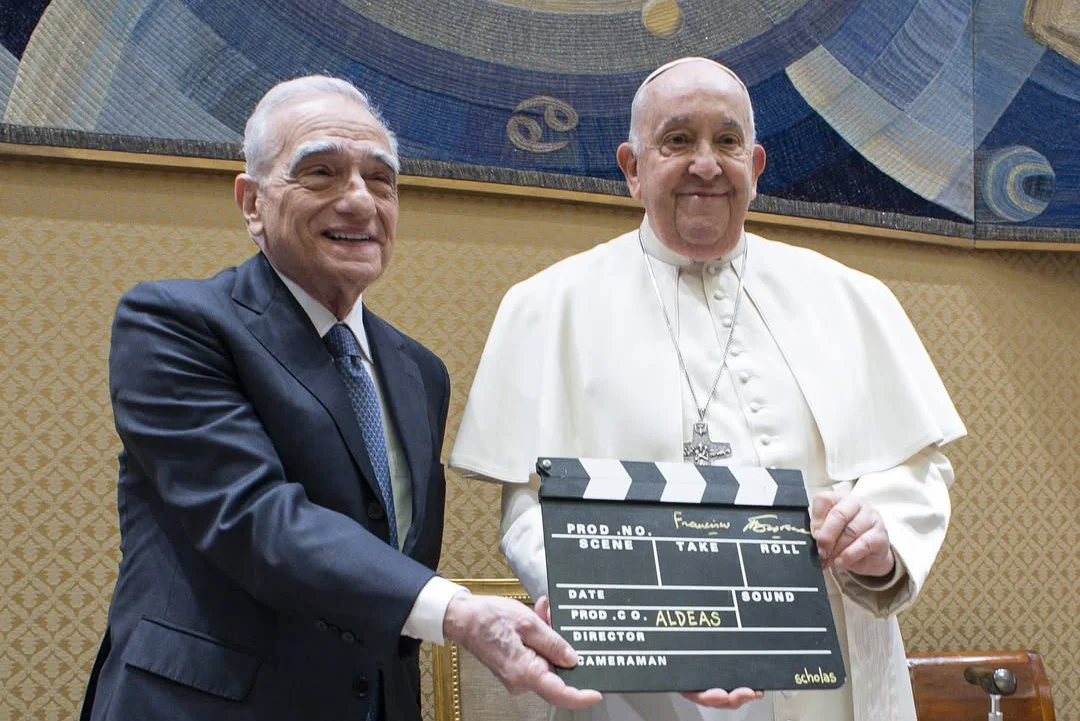 Martín Scorsese y el papá Francisco se reunidos en el set de "Aldeas" (2024) | Foto: Instagram/@aldeasfilm