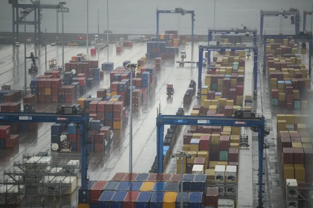 Contenedores en el puerto de Bilbao|Foto: EFE/Luis Tejido Aranceles de EEUU: Organización Mundial del Comercio calcula que contraerán un 1% el comercio mundial