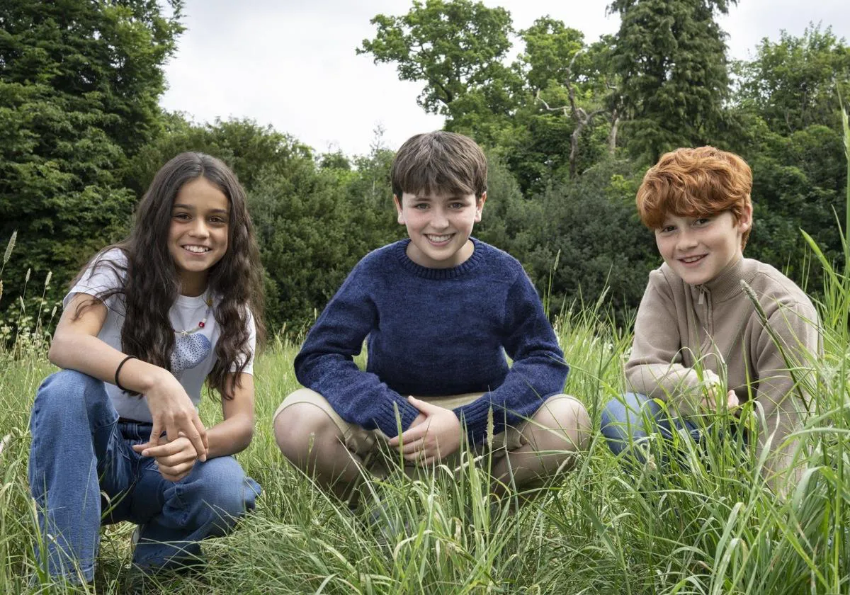 Arabella Stanton (Hermione Granger), Dominic McLaughlin (Harry Potter) y Alastair Stout (Ron Weasly) |Foto: HBO HBO anunció a Dominic McLaughlin, Arabella Stanton y Alastair Stout como los nuevos protagonistas de la próxima serie de Harry Potter. El rodaje comenzará este verano para un estreno esperado en 2026-2027.