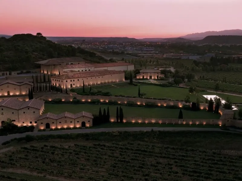 marques-de-murrieta-mejor-bodega-europa-forbes|Foto: The Objetive La bodega riojana Marqués de Murrieta, fundada en 1852, ha sido elegida la mejor de Europa y tercera del mundo  en el ranking The World’s 50 Best Wineries 2025 por Forbes
