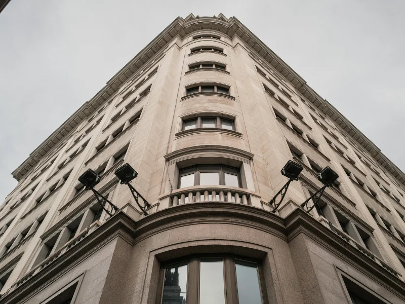 fachada-moderna-edificio-lujo-barrio-salamanca-madrid