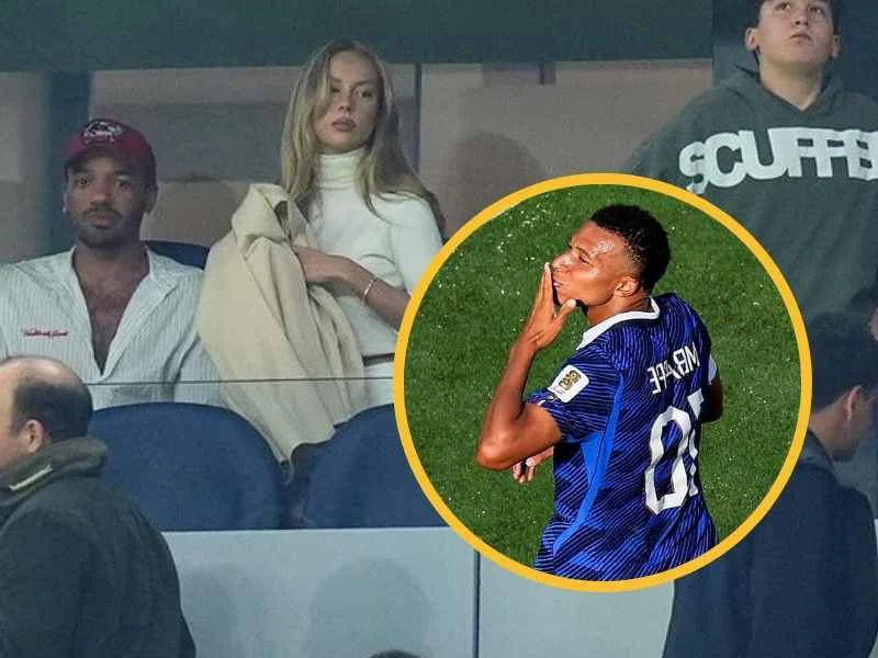 mbappe-ester-exposito-palco-mundial