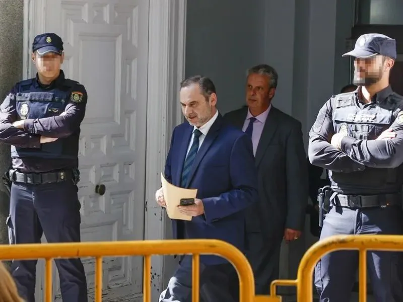 El exministro Jose Luis Ábalos|EFE/J.J. Guillén El Supremo propone juzgar a Ábalos, Koldo y Aldama por contratos irregulares de mascarillas
