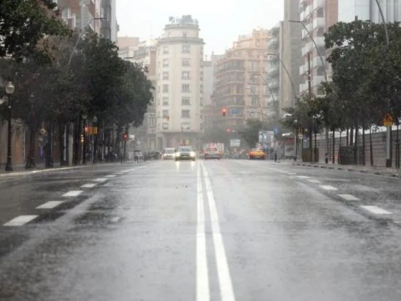 barcelona-lluvias-meteocat-noviembre-2025|Foto: Mundo Deportivo/Alberto Estévez/EFE El Servei Meteorològic de Catalunya (Meteocat) anuncia lluvias en Barcelona desde el viernes 14 hasta el domingo 16, con un 95% de probabilidad