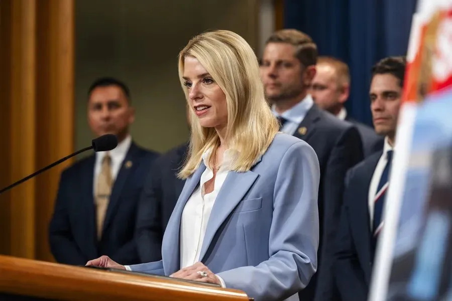 La fiscal general de Estados Unidos, Pam Bondi|Foto: EFE/ Jim LoScalzo EEUU duplica recompensa por Nicolás Maduro a $50 millones 


