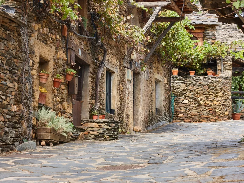 Ruta por los Pueblos Negros de Guadalajara