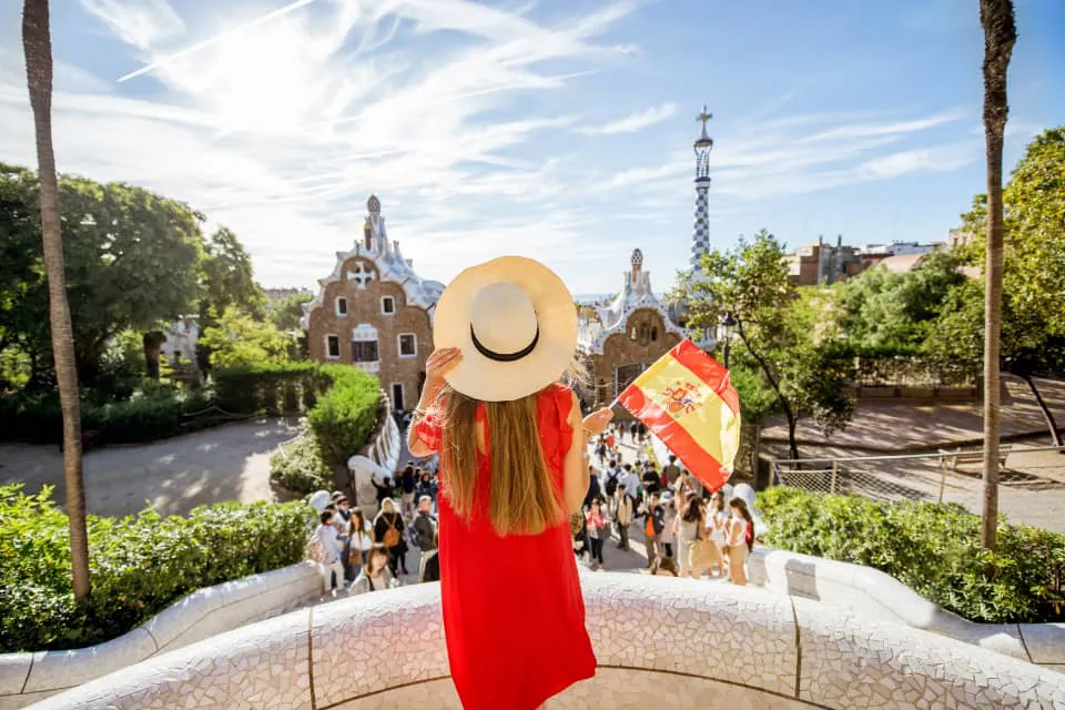 Mujer en España - turismo - bandera de España