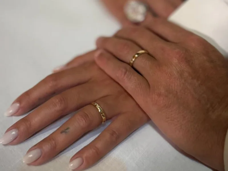 Las alianzas de boda de oro amarillo en las manos de Cristiano Ronaldo y Georgina Rodríguez|Foto: Cristiano