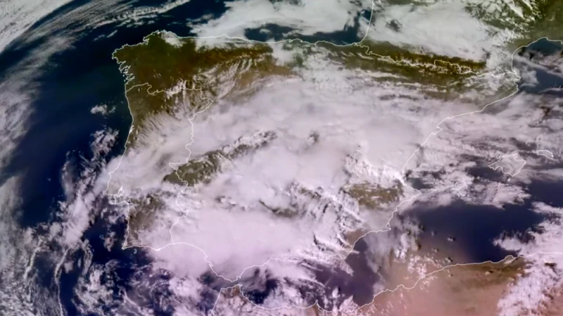 foto, Imagen de la Península Ibérica cubierta por las nubes de la DANA - AEMET - BBC Mundo