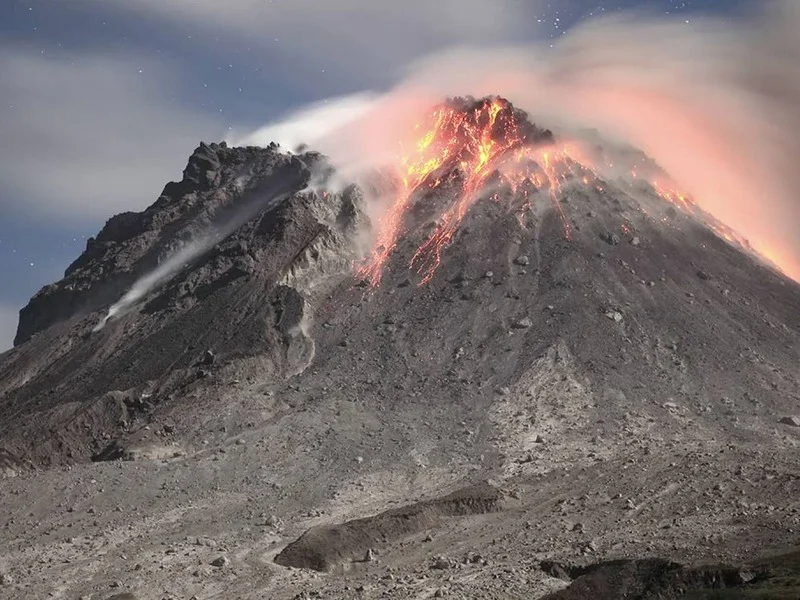 Vista del volcán Soufrière Hills en la isla de Montserrat|Foto: YouTube/@GeologyHub