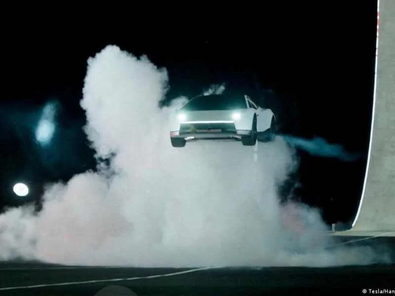 Prototipo del vehículo deportivo Tesla Roadster durante la presentación técnica|Foto: Reuters