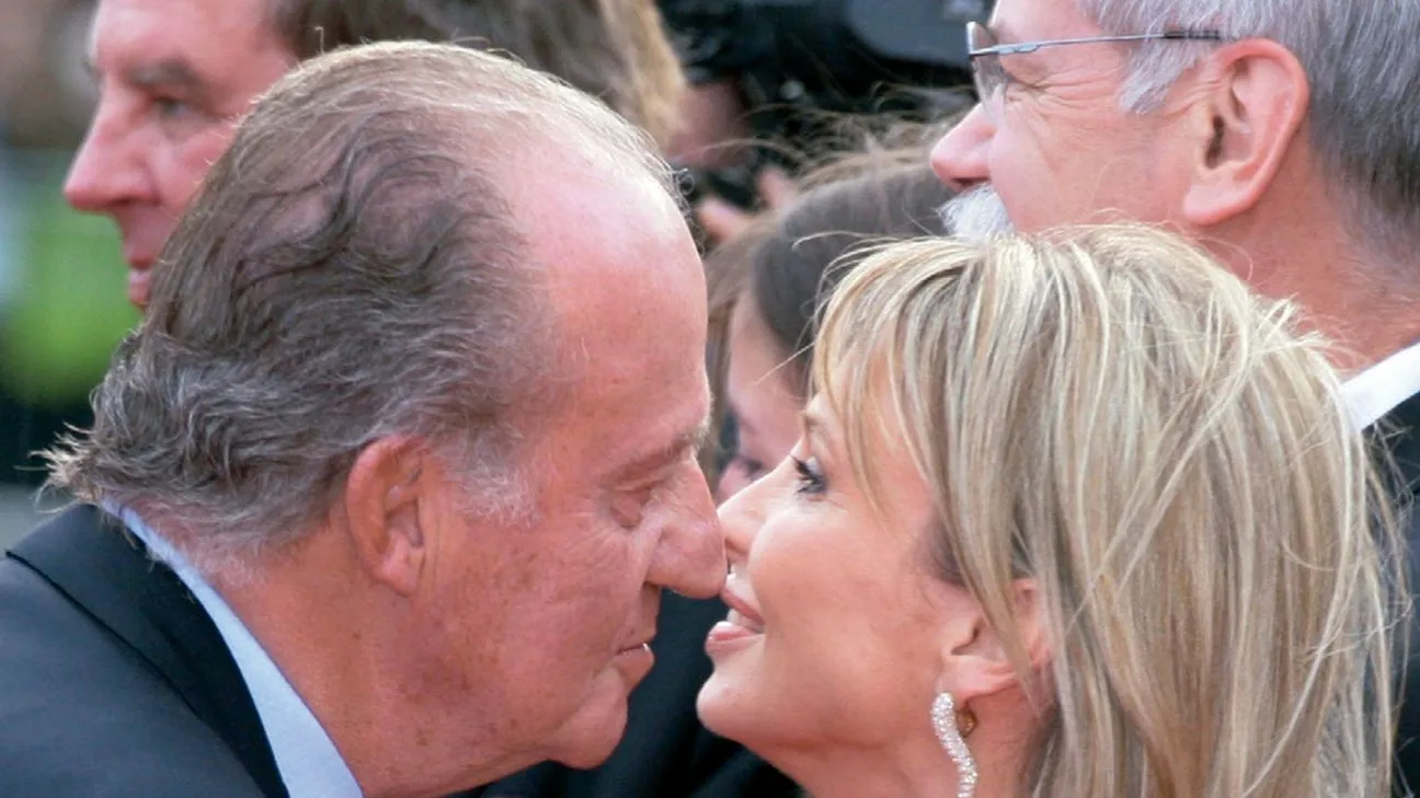 El Rey Juan Carlos / Foto: Vanity Fair La abdicación en 2014 marcó el inicio de una nueva etapa para la monarquía, con Felipe VI intentando recuperar la confianza ciudadana.