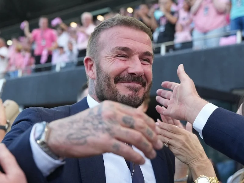 david-beckham-con-traje-ejecutivo-en-un-evento-de-negocios|Foto: ELSA 