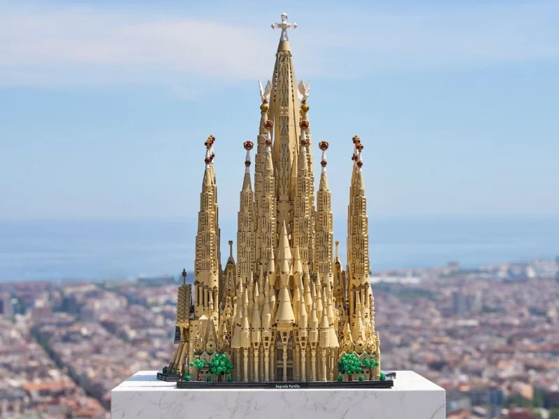 set-bloques-construccion-maqueta-sagrada-familia-barcelona|Foto: Lego