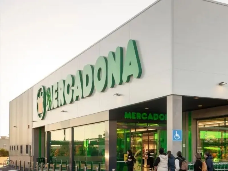 fabrica-pan-mercadona-operarios-produccion-empleo-fijo-abrera|Foto: Europa Press La cadena de Juan Roig activa vacantes para su producción de pan en Abrera. Sin experiencia previa, contrato fijo y progresión salarial hasta los 2.280€