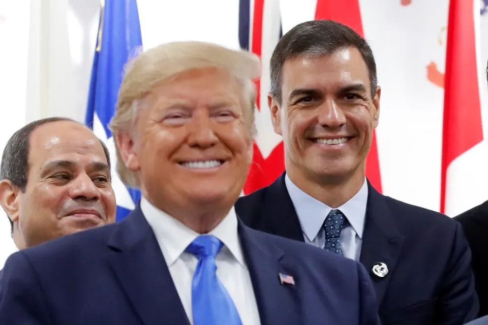Pedro Sánchez- Donald Trump- Foto: EFE/Chema Moya El presidente del Gobierno español, Pedro Sánchez (d), el presidente de EE.UU., Donald Trump (c). EFE/ Chema Moya