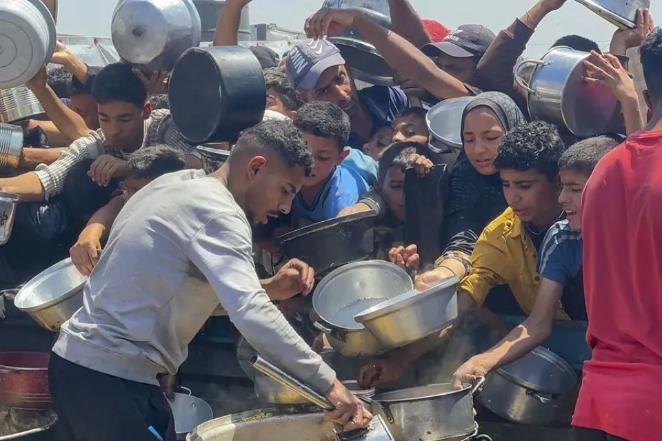 Comedor benéfico en el enclave palestino|Foto: EFE/Ahmad Awad Gaza: ONU rechaza el plan de Israel para tomar el control de la ayuda humanitaria 
