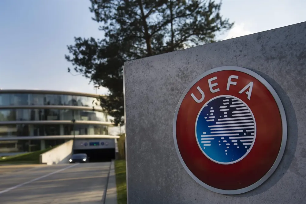 Entrada de la sede de la UEFA en Nyon (Suiza)|Foto: EFE/Jean-Christophe Bott La Comisión Nacional de los Mercados y la Competencia investiga a la UEFA tras una denuncia de la Superliga