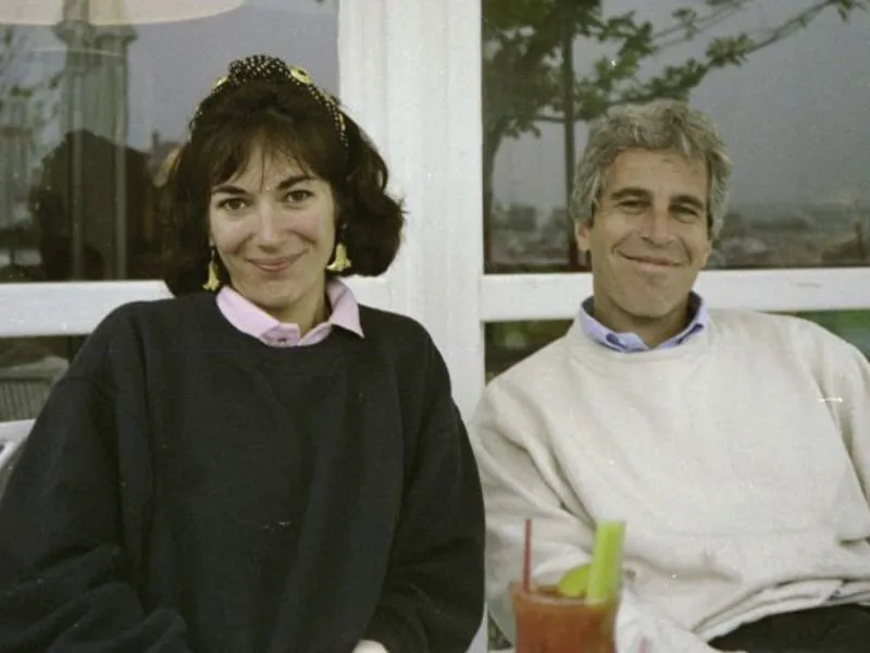 Jeffrey Epstein y Ghislaine Maxwell|Foto: CNN Juez federal niega divulgar transcripciones del jurado en caso Jeffrey Epstein