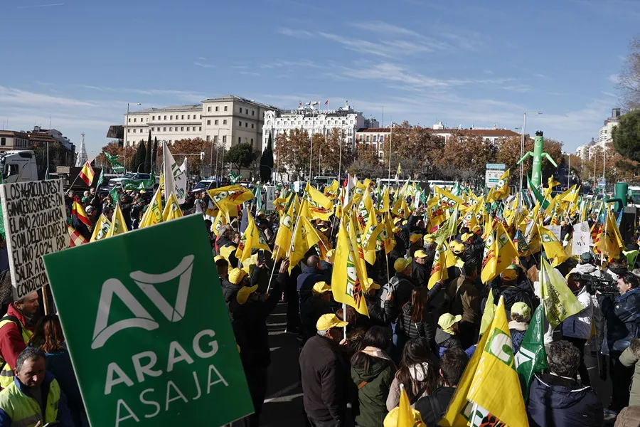 Protesta agricultores Madrid • EFE