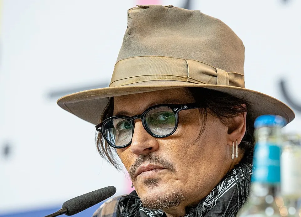 Johnny Depp|Foto: Wikimedia Commons / Harald Krichel El actor Johnny Depp reveló su decepción hacia quienes lo abandonaron en medio de la batalla legal y habló sobre su experiencia como