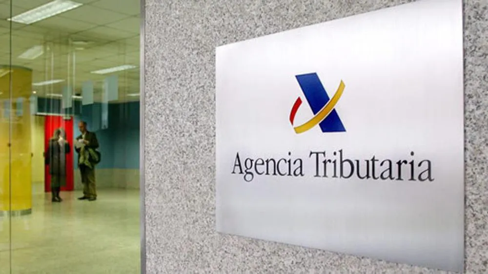 Sede de la Agencia Tributaria española (Archivo) | Foto: El Observador  A partir de 2026, todas las empresas y autónomos en España deberán adaptar sus sistemas de facturación a la normativa Verifactu. Conoce los plazos, sanciones y cómo cumplir con Hacienda