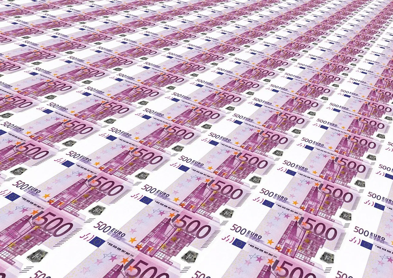 glut-of-money-432688_1280