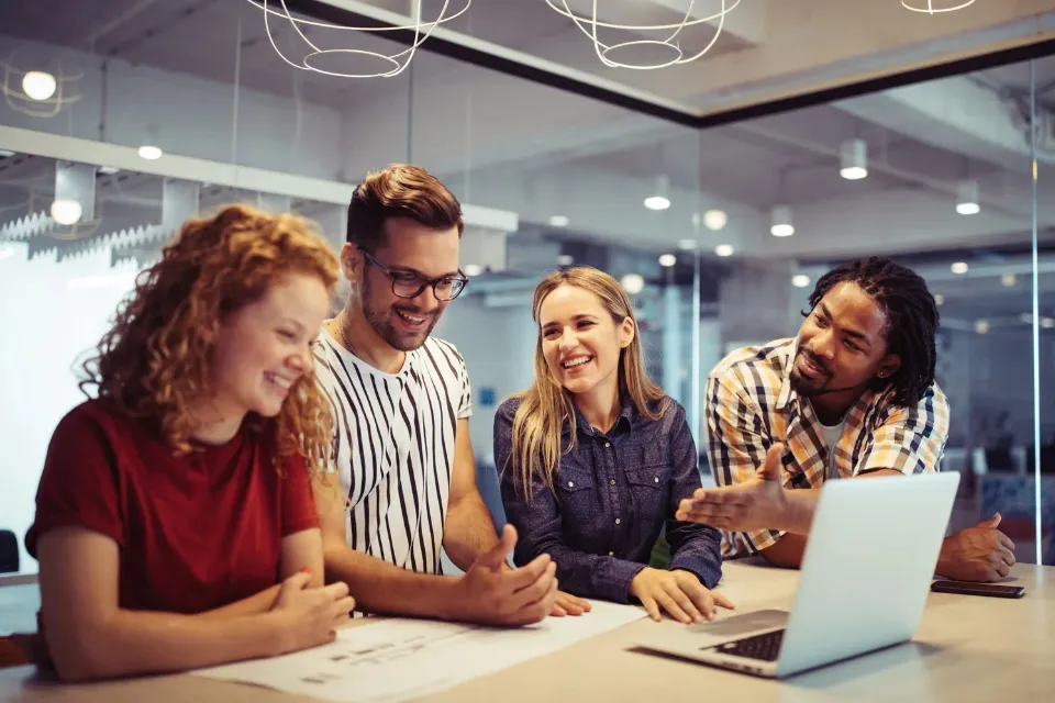 Empleados felices - Empleo