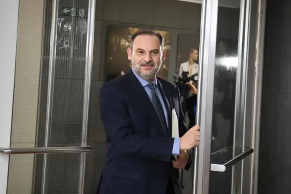 El exministro José Luis Ábalos|Foto: Europa Press/Fernando Sánchez  El Congreso informa al Supremo que pagó más de €750.000 a Ábalos en 10 años