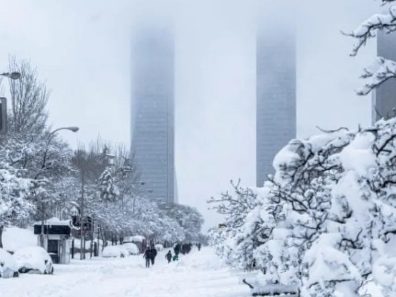 madrid-nieve-alertas-aemet-borrasca-francis|Foto: OK Diario  La Aemet confirma nevadas en cualquier cota y heladas generalizadas en Madrid y gran parte de España. La borrasca Francis traerá frío ártico y acumulaciones de nieve en zonas bajas