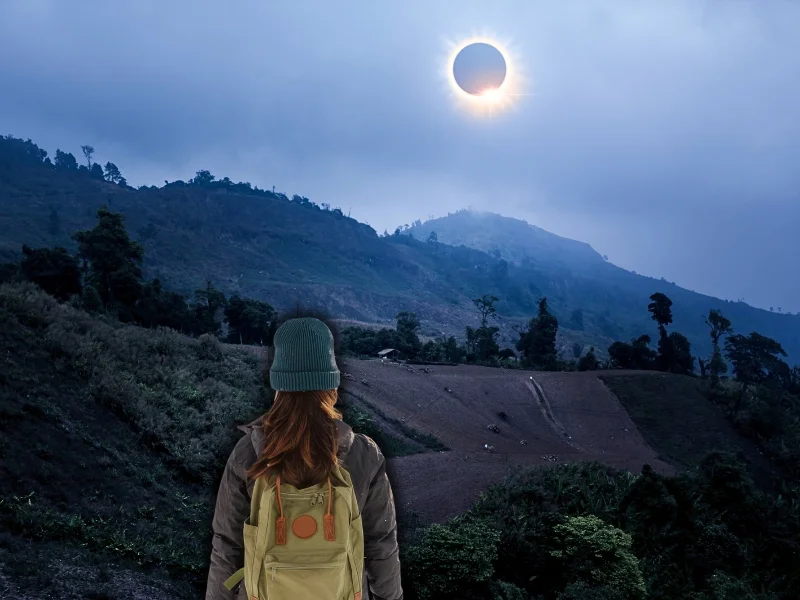 Cómo hacer senderismo nocturno seguro en el próximo eclipse solar