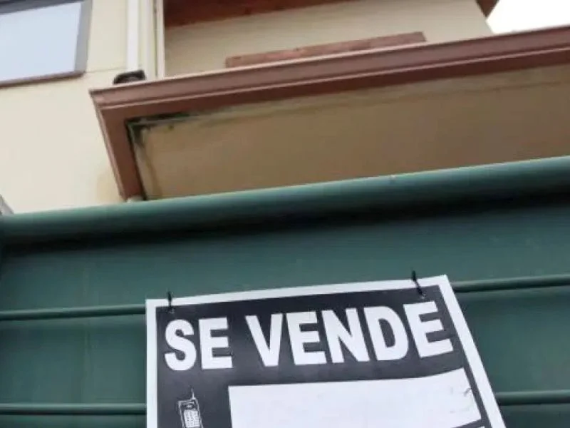 casa-pueblo-cartel-se-vende-precio-vivienda-espana|Foto: Europa Press 
