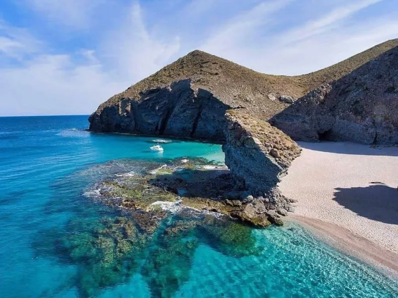 playa-de-los-muertos-
