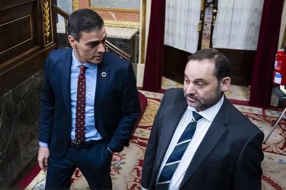 Pedro Sánchez y José Luis Ábalos|Foto: El Mundo/Javi Martínez Publican 'whatsapps' entre Sánchez y Ábalos realizados en 2023: "He echado de menos muchas veces trabajar contigo, también tu amistad"