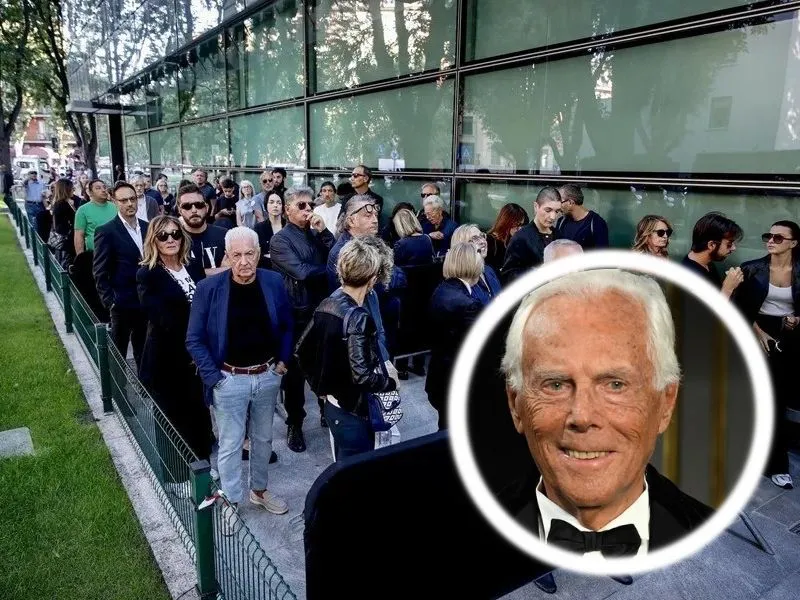 Milán se despidió de Giorgio Armani| Foto: EFE/EPA/MOURAD BALTI TOUAT "Ciudadanos y personalidades rinden homenaje a Giorgio Armani en la capilla ardiente instalada en el Teatro Armani de Milán, símbolo de su legado en la moda italiana."